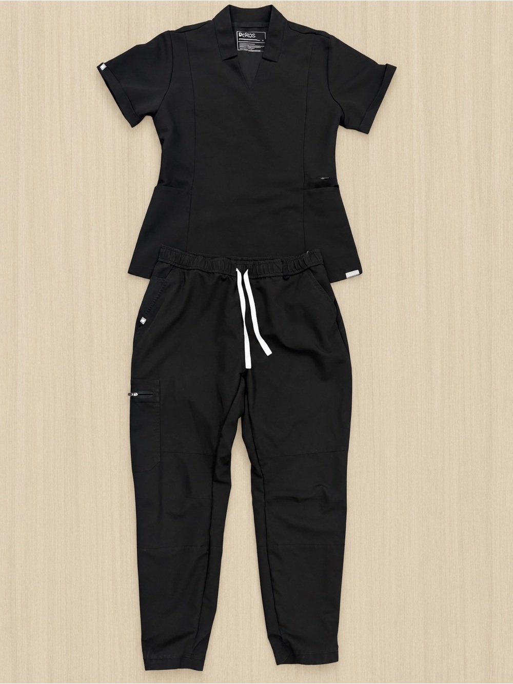 FIGS Technical Collection Scrub Set – Women’s Size top and bottom. Size S